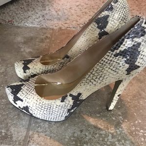 NUDE - 7.5 snake print high heels